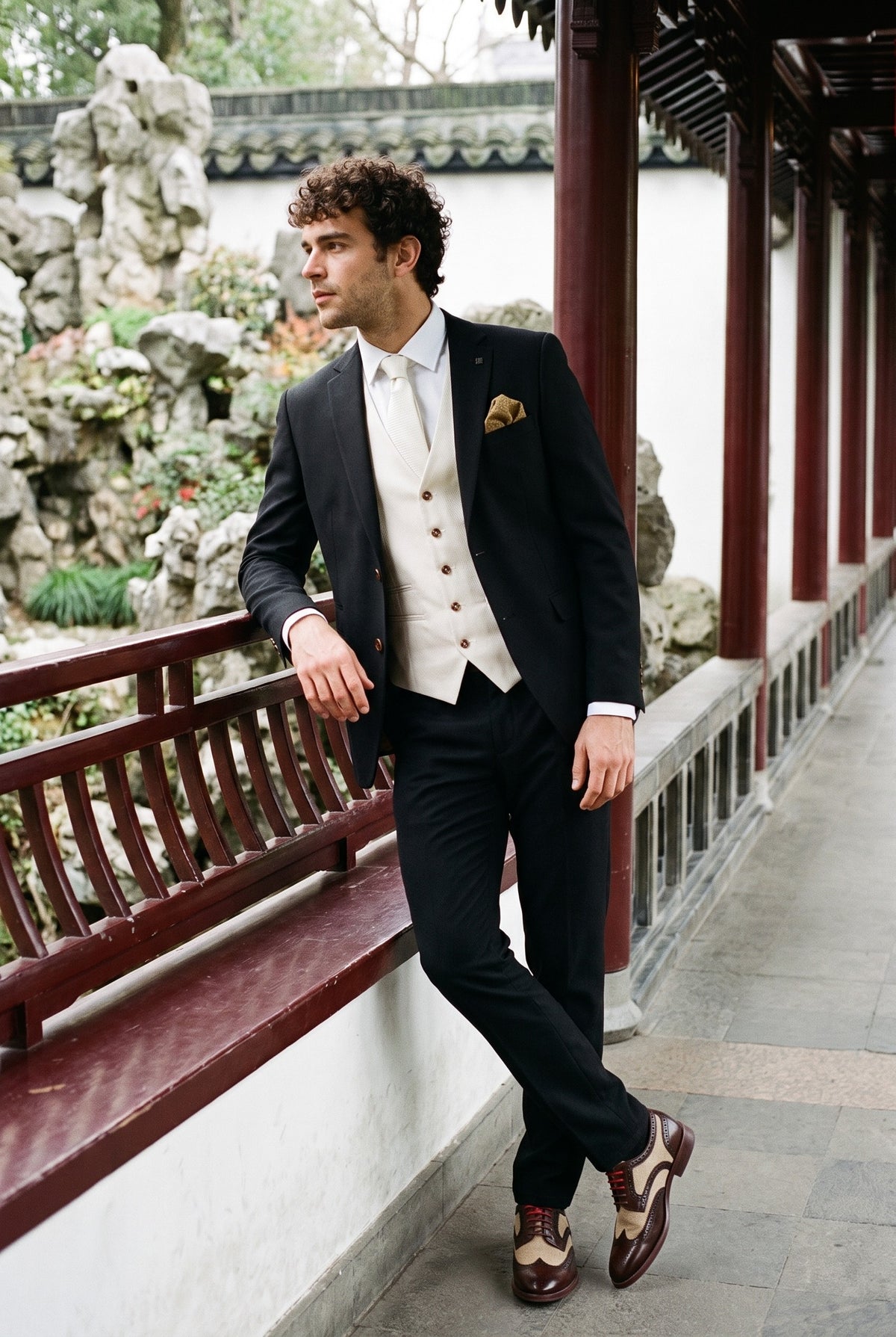 Look #1005 styled with Mayfair - Férfi 3 részes fekete öltöny krémszínű mellénnyel