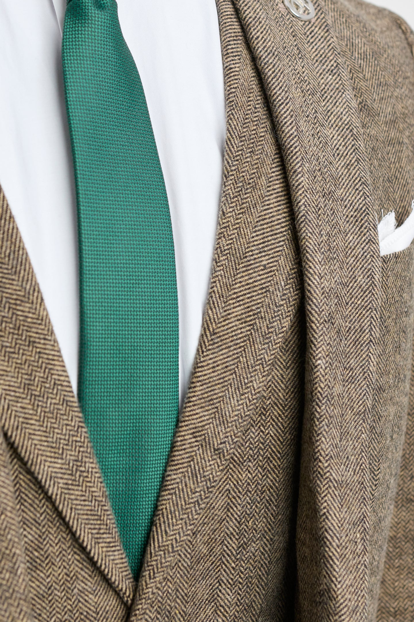 Tölgybarna halszálkás tweed háromrészes öltöny