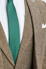 Tölgybarna halszálkás tweed háromrészes öltöny