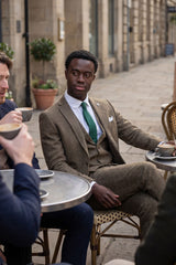 Tölgybarna halszálkás tweed háromrészes öltöny