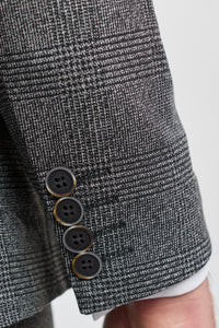 Férfi szürke kockás, háromrészes öltöny