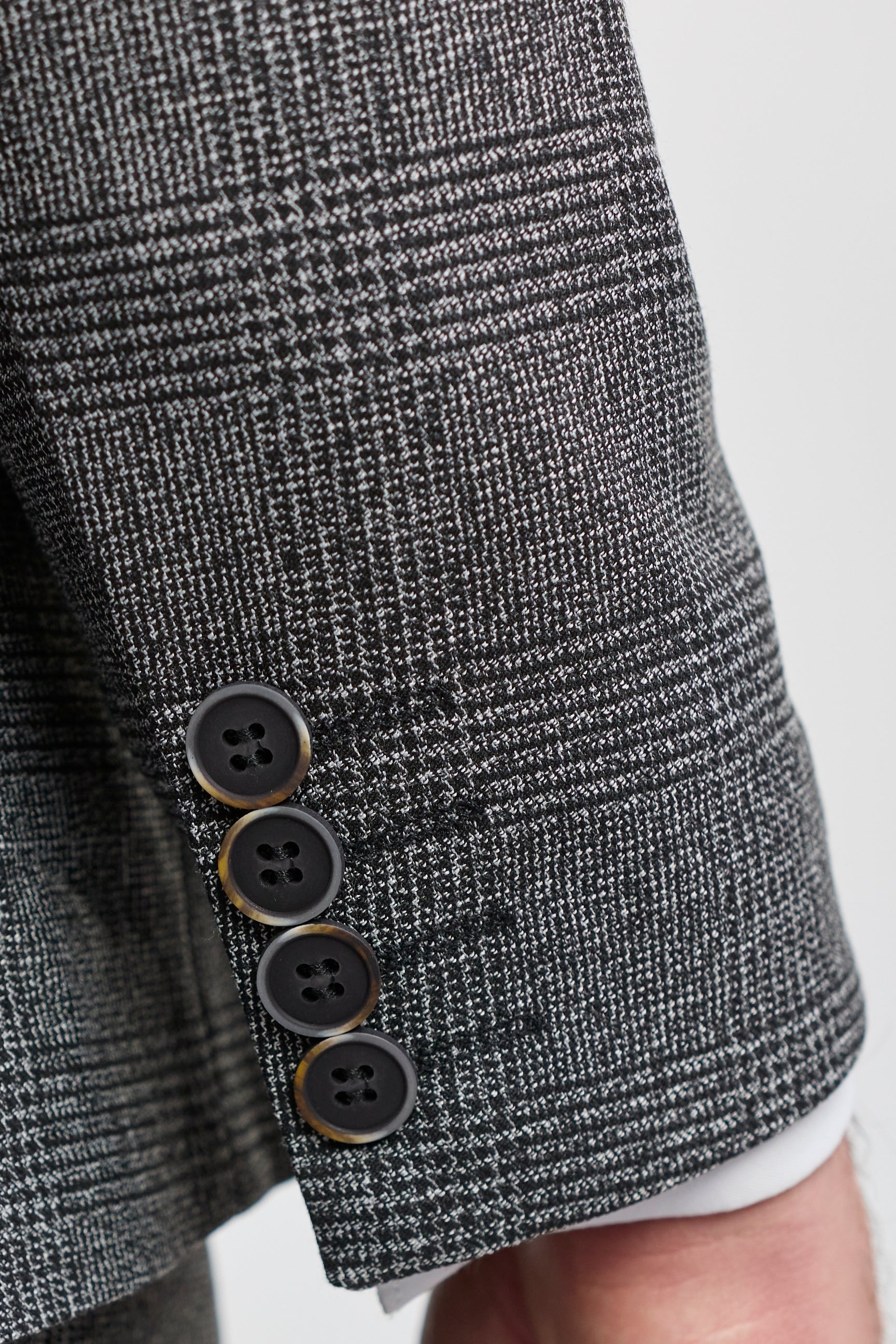 Férfi szürke kockás, háromrészes öltöny