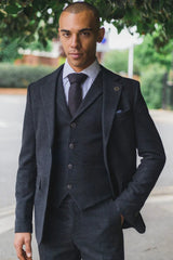 Férfi fekete, kockás, háromrészes öltöny