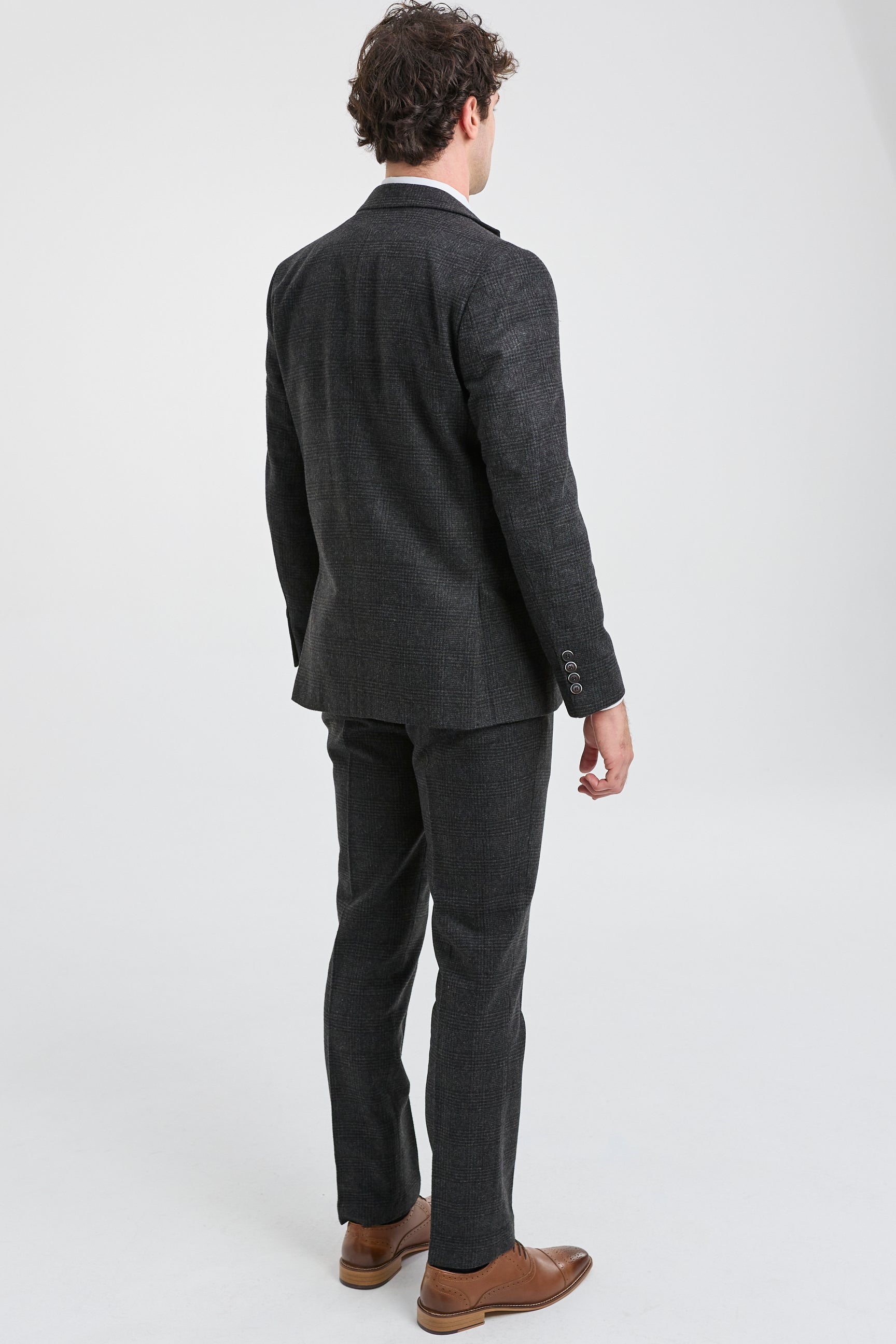 Férfi fekete, kockás, háromrészes öltöny