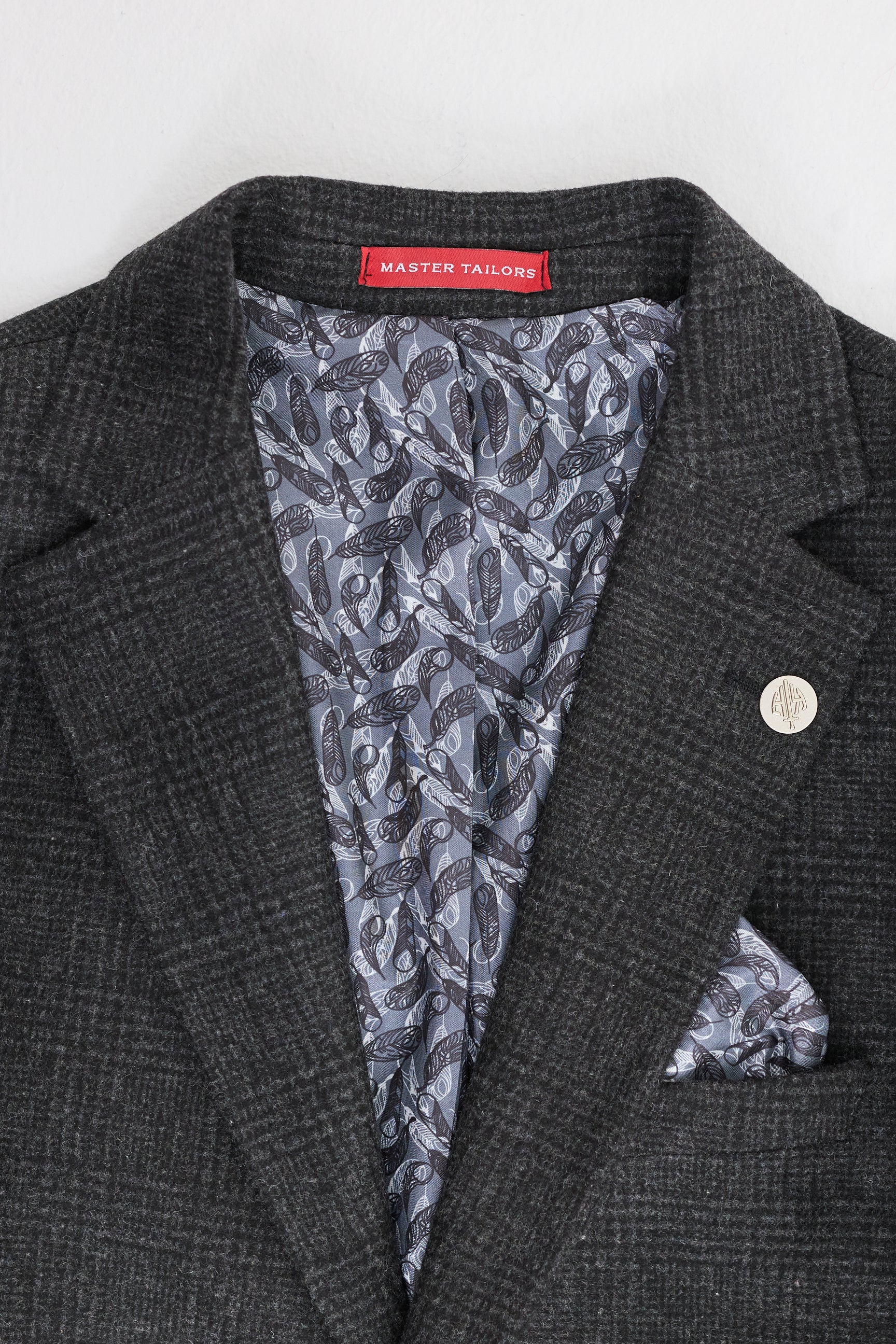 Férfi fekete, kockás, háromrészes öltöny