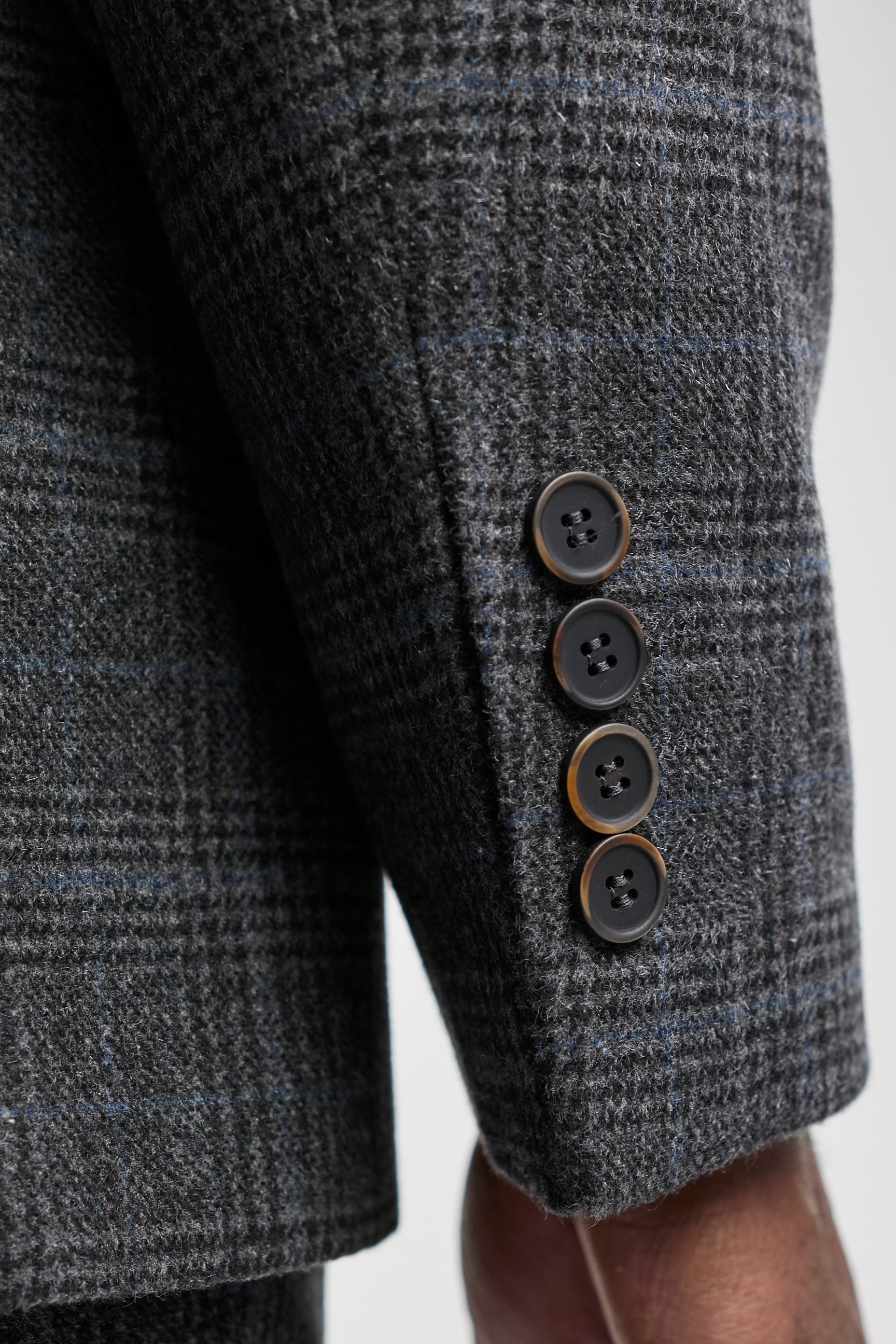 Férfi szürke kockás, háromrészes öltöny