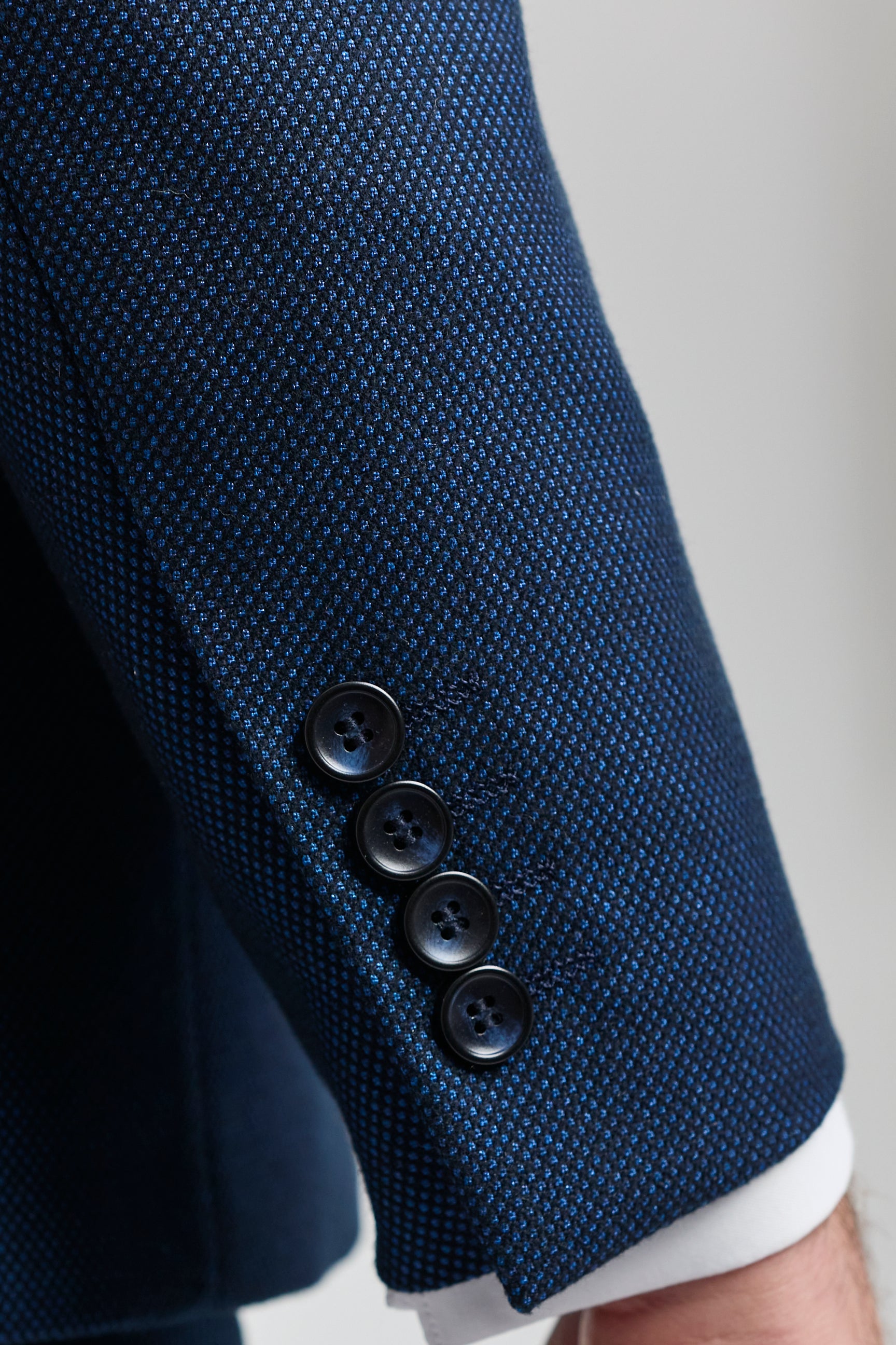 Férfi sötétkék, háromrészes öltöny, madárszem öltöny, esküvői, szalagavató, formális, elegáns, klasszikus