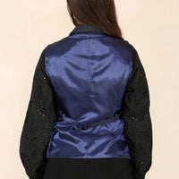 Női tweed kockás mellény kék kosztümben