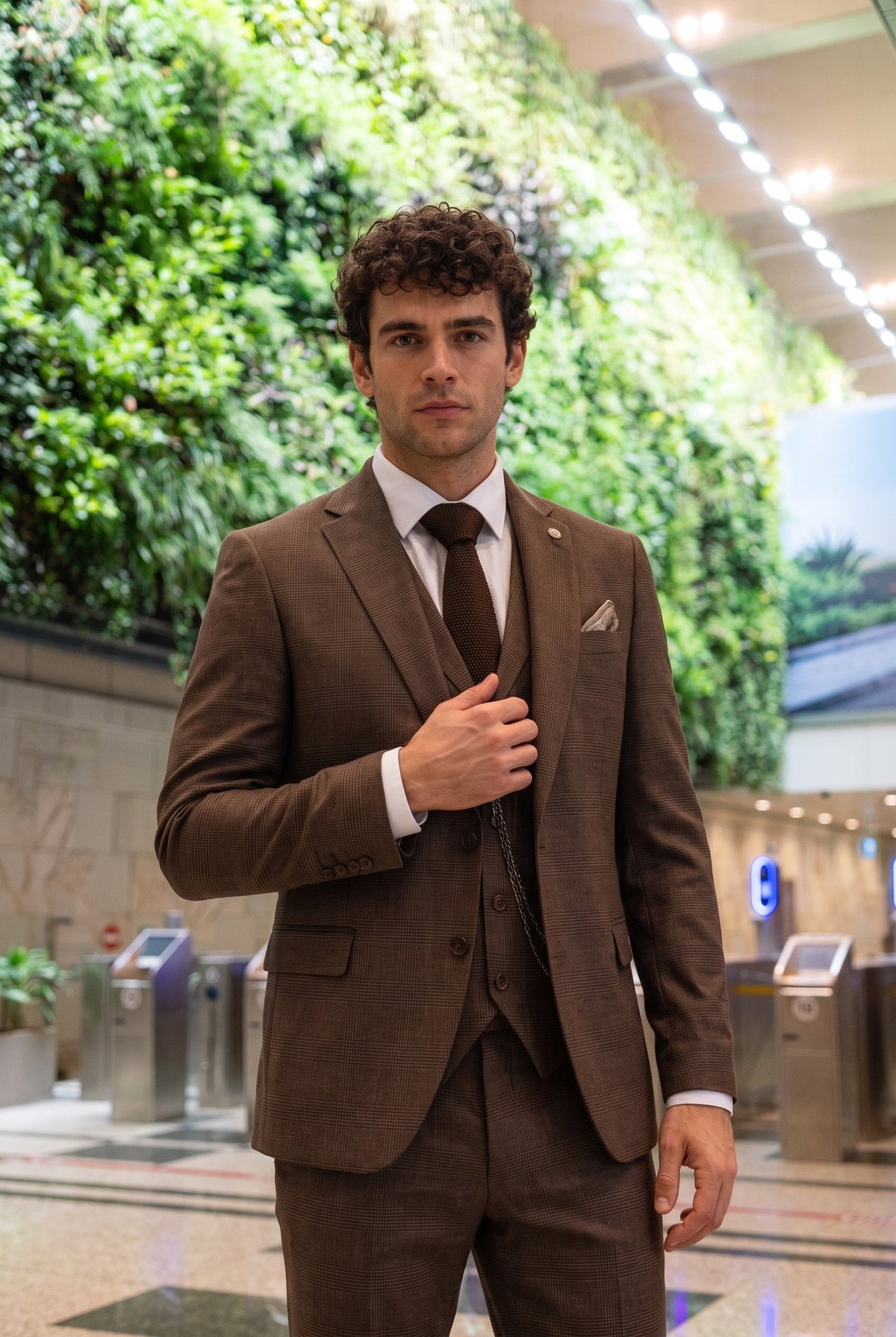 Look #567 styled with TP-50 - Férfi barna, háromrészes, kockás öltöny walesi herceg mintával