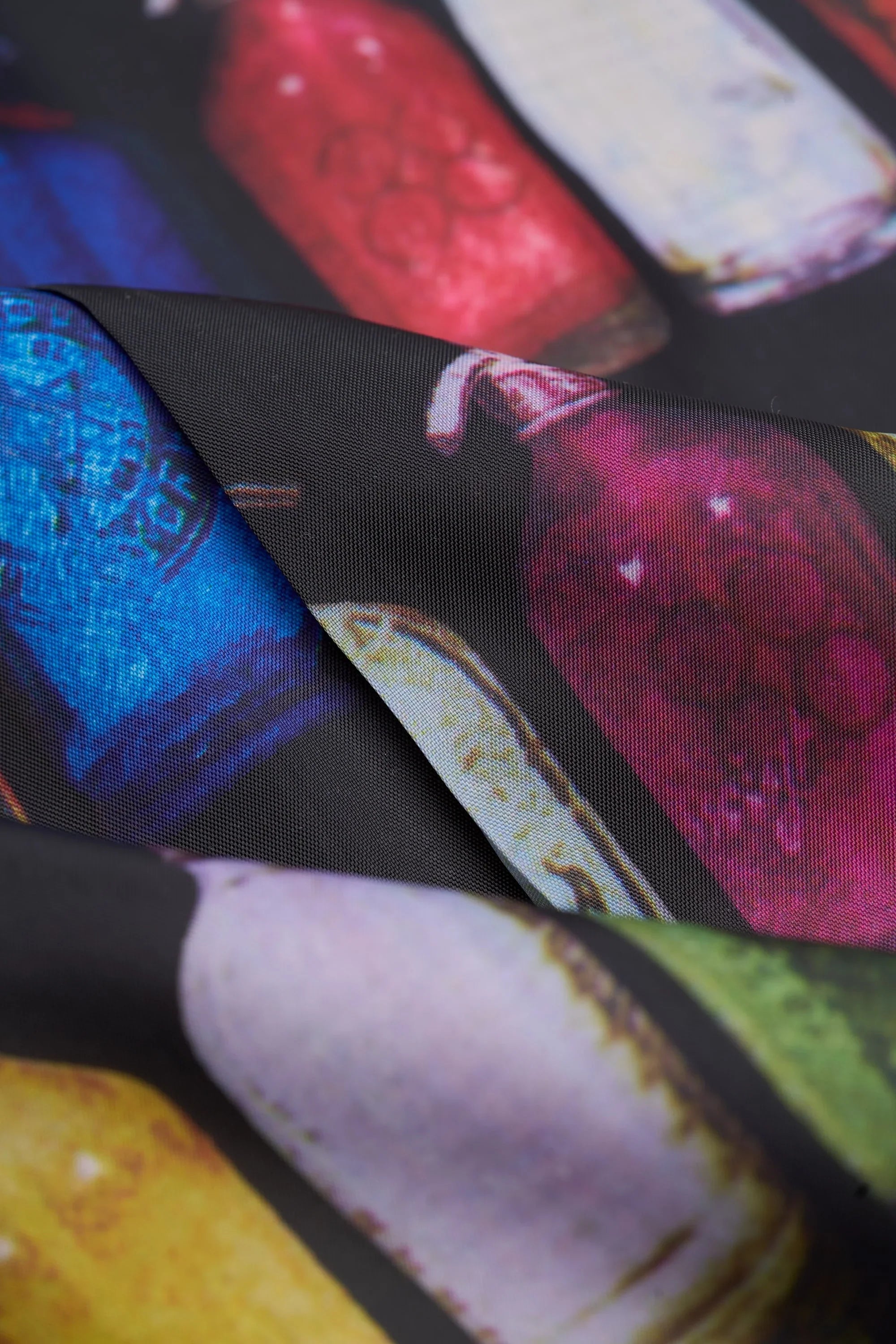 Férfi sötétkék kockás pulóver férfi öltöny kontrasztos krémszínű mellénnyel