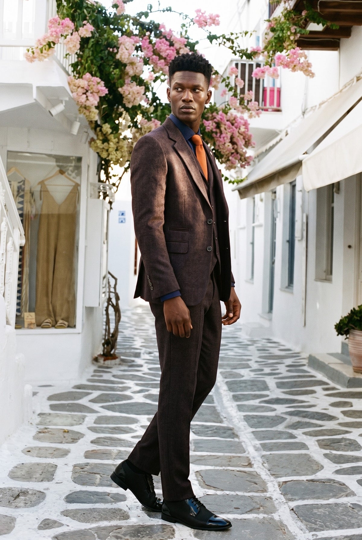 Look #993 styled with Férfi háromrészes, szilvamintás halszálkás tweed öltöny