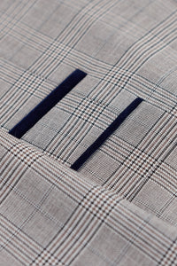 Hugo Férfi Világosszürke férfi öltöny sötétkék kockás és bársony szegélyekkel