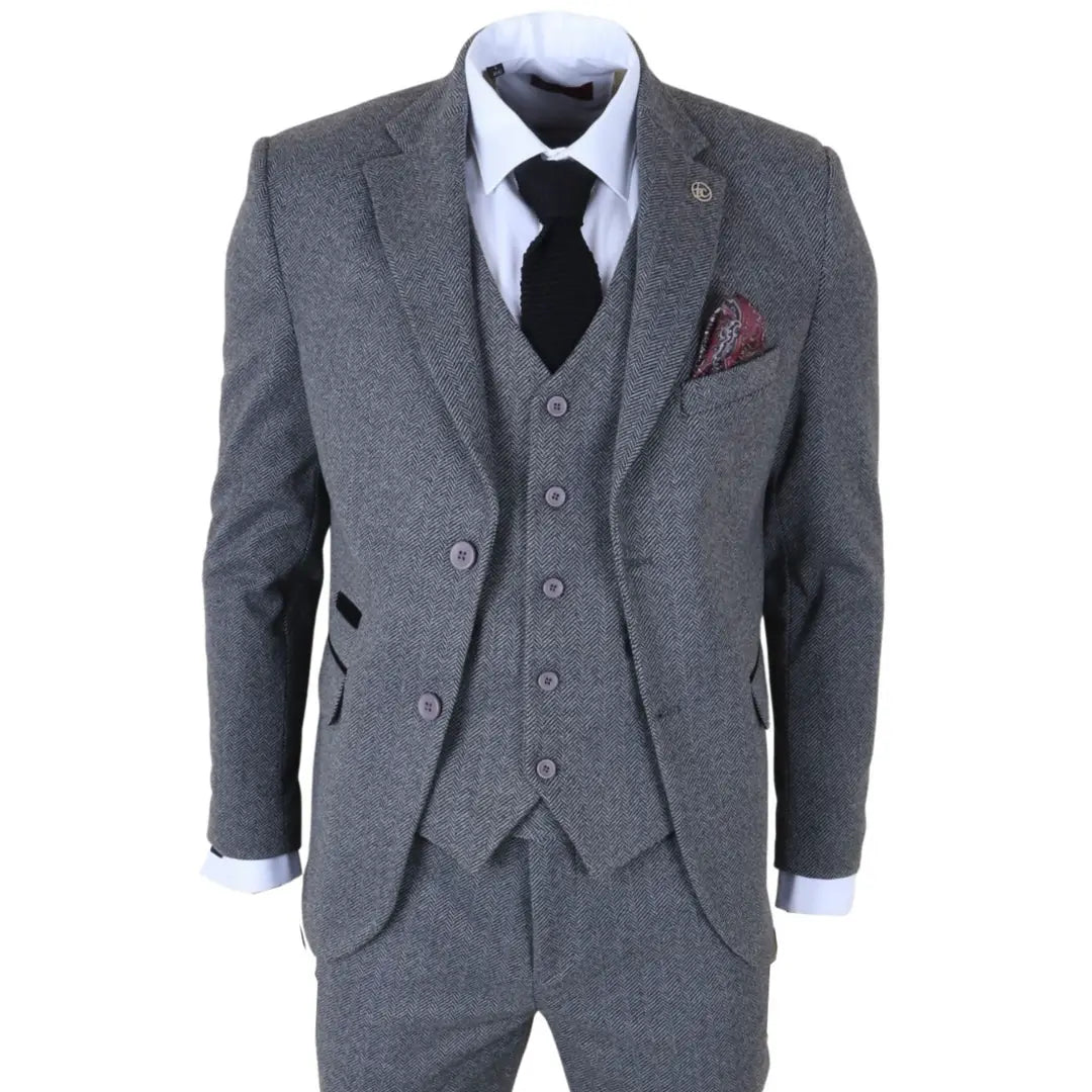 IM41 - Szürke, háromrészes, halszálkás tweed öltöny férfiaknak