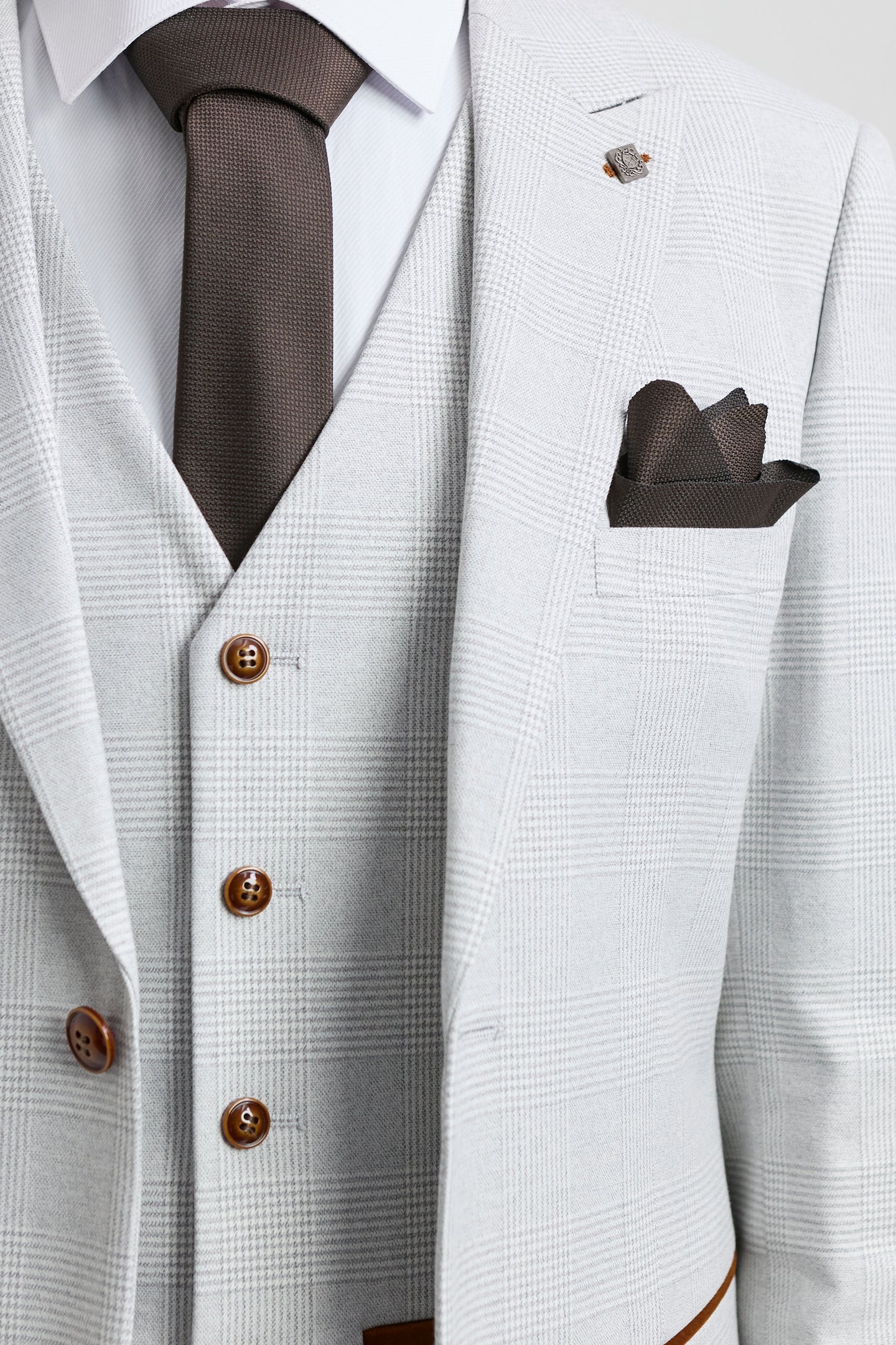 Mark Férfi Szürke Kőmintás, Háromrészes, Kockás Tweed Öltöny Barna Díszítéssel Esküvőkre és Bálokra