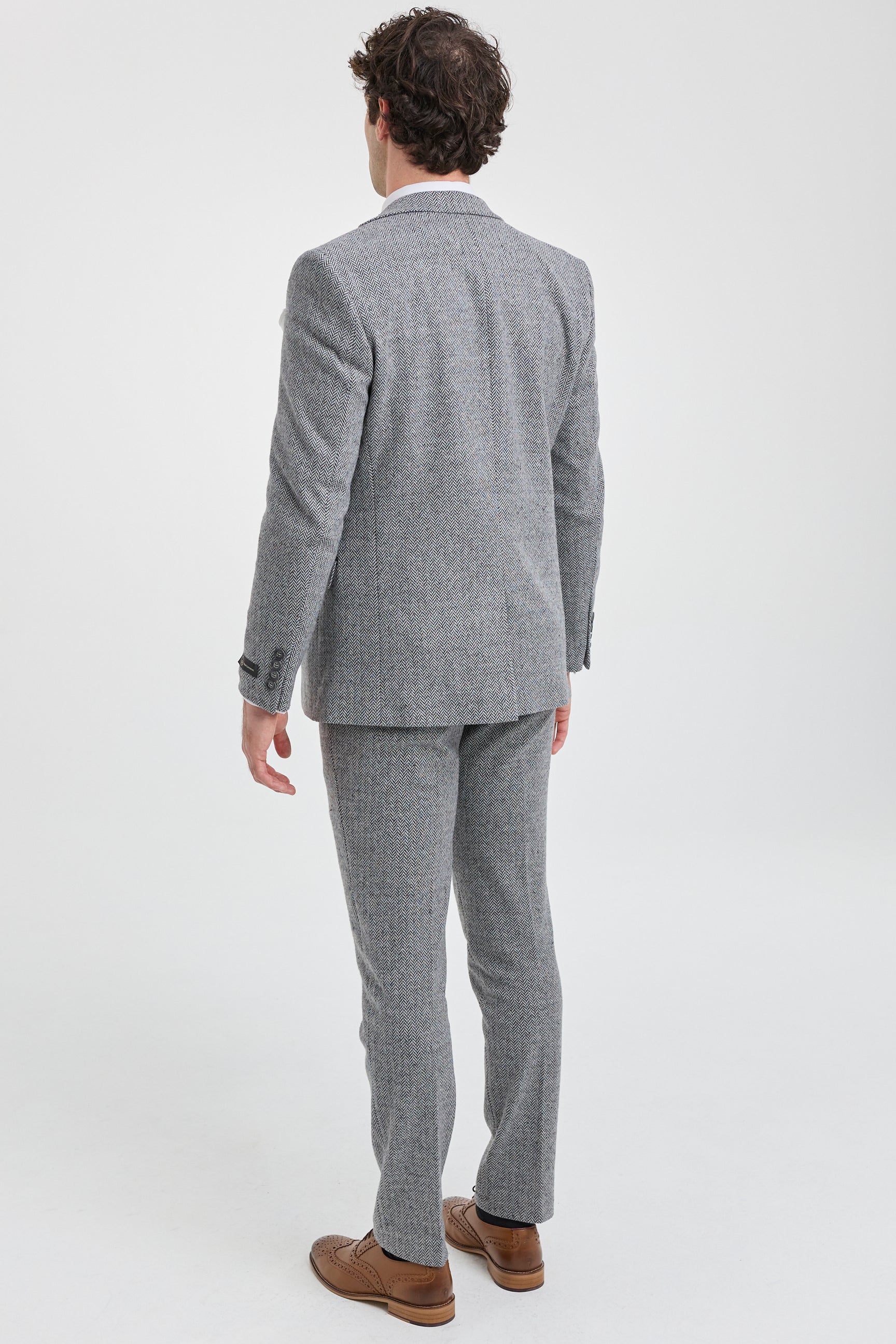 Férfi világosszürke, háromrészes, halszálkás tweed öltöny - STZ11