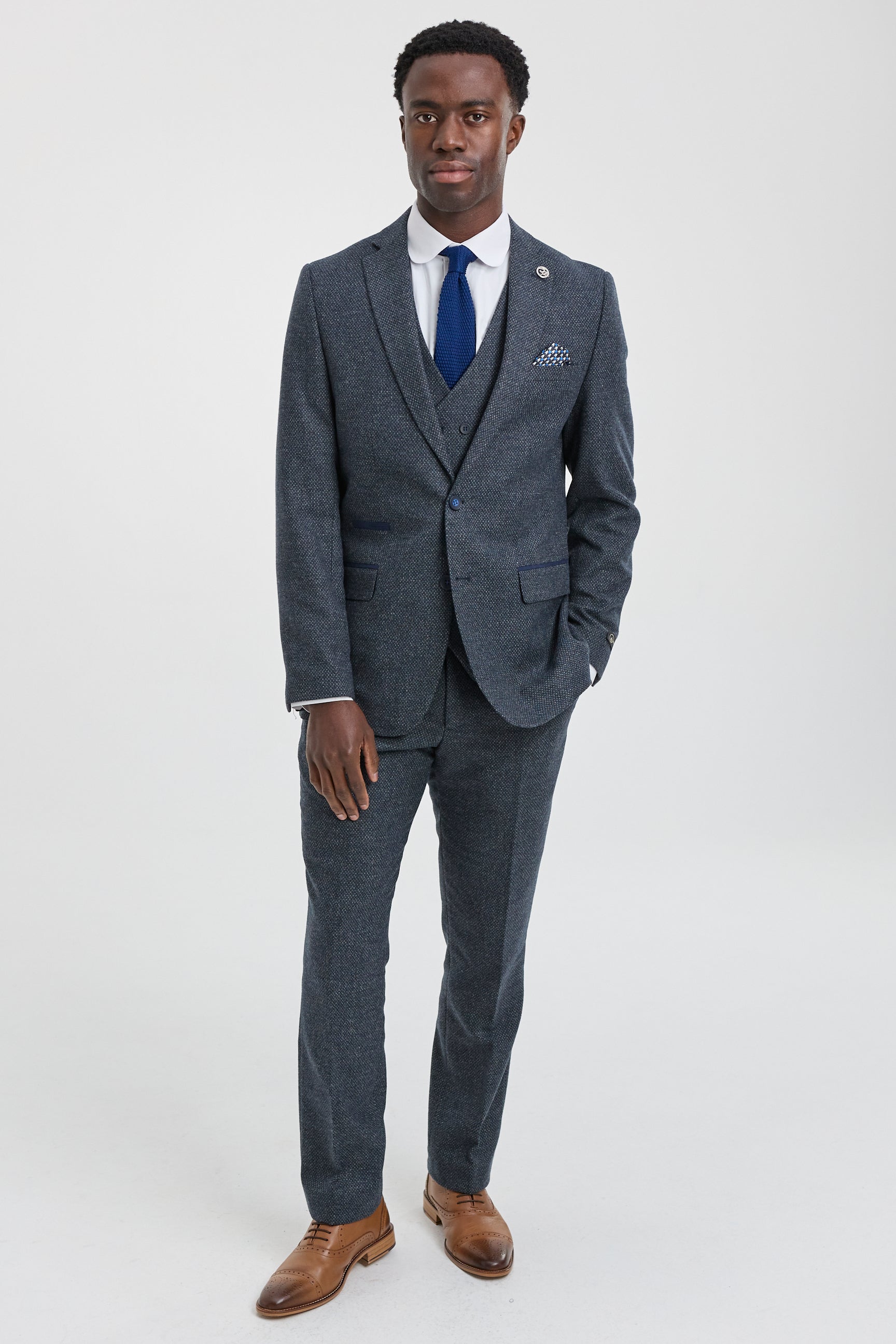 Férfi 3 részes sötétkék öltöny dupla melltartóval