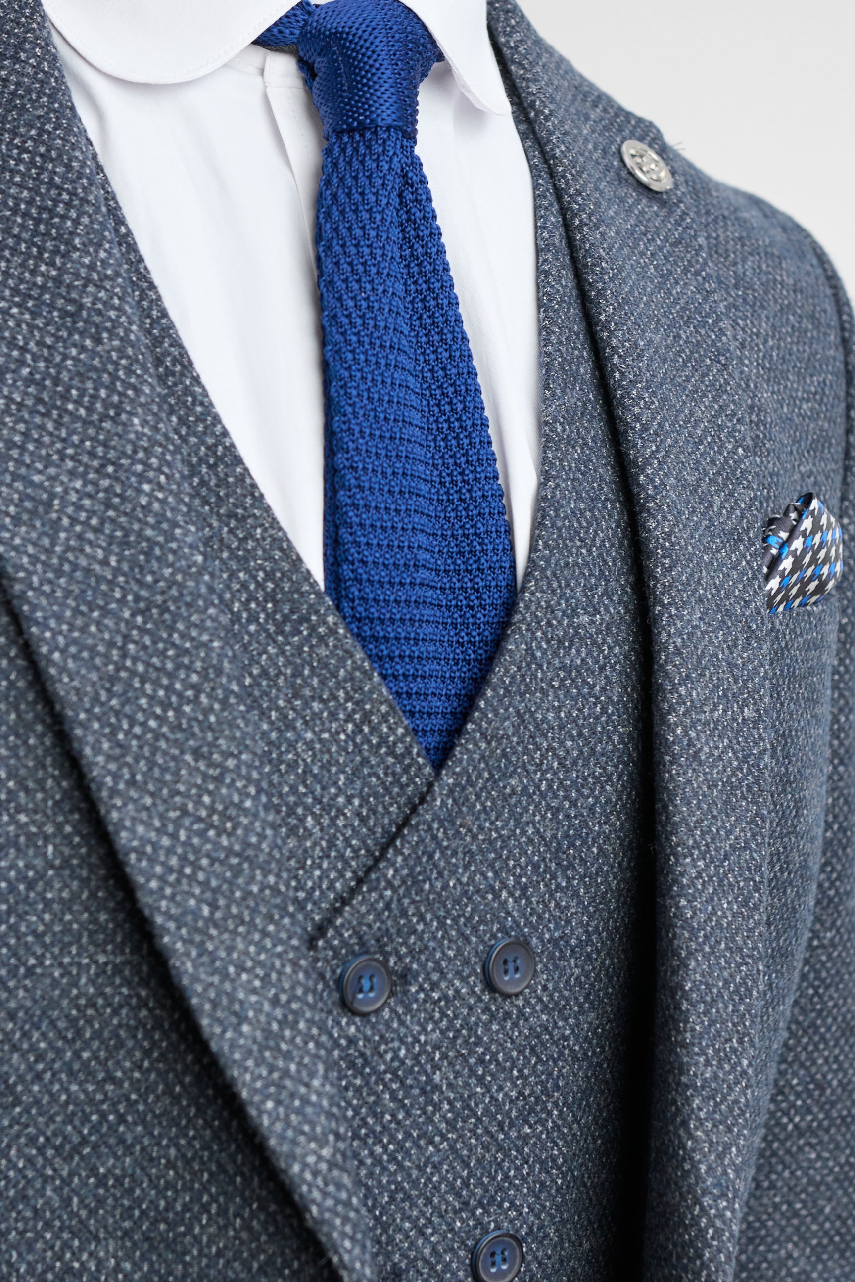 Férfi 3 részes sötétkék öltöny dupla melltartóval